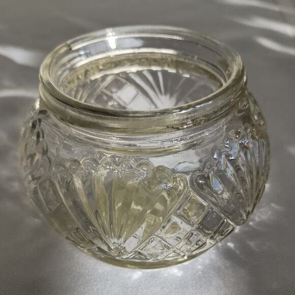 Vintage Avon Glass Vanity Jar with Ornate Silvertone Swirled Lid - Picture 6 of 6